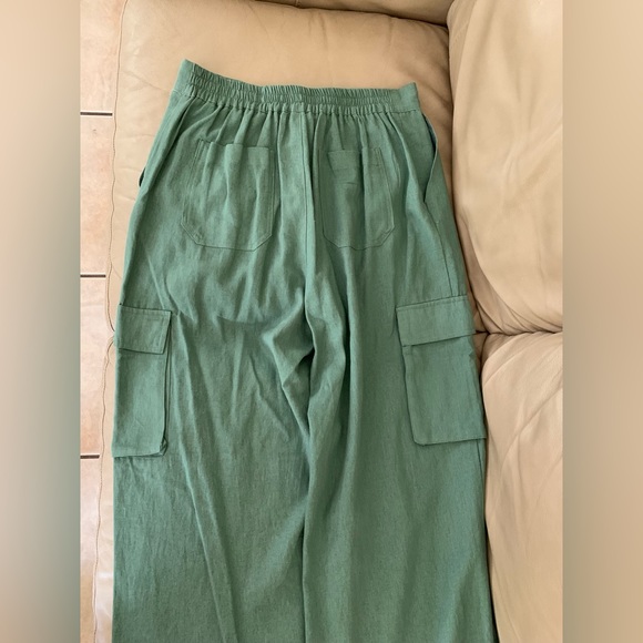 7 FOR ALL MANKIND Linen Blend Wide
Leg Cargo Pants - Picture 10 of 15